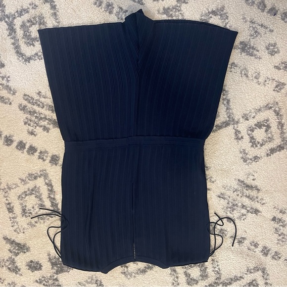 CLUB Monaco Navy Viga Pleated Tie-Shoulder Romper size 4 - Picture 9 of 13